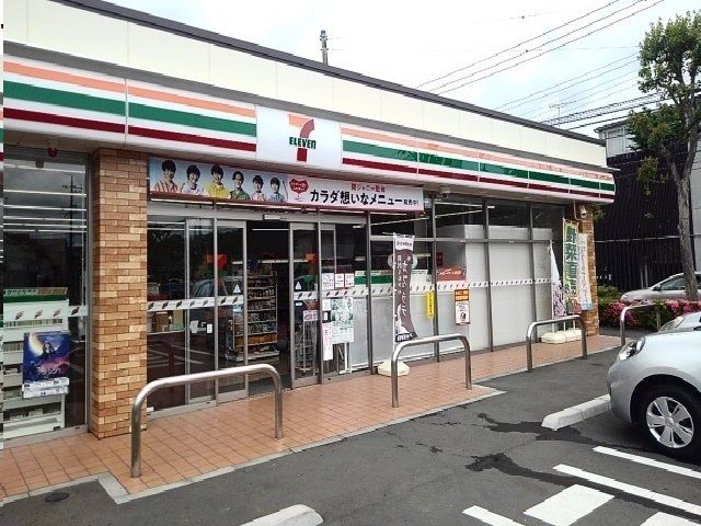 コンビニ　セブンイレブン（コンビニ）まで300m
