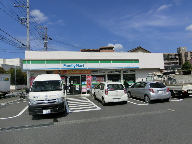 コンビニ　ファミリーマート市川インター店（コンビニ）まで380m