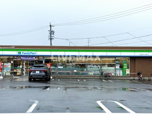 コンビニ　ファミリーマート 日比津グランド前店（コンビニ）まで590m