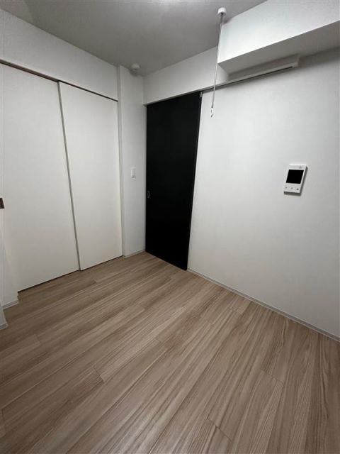 ブルーライン 阪東橋駅 徒歩4分 11階建 築2年の居間写真