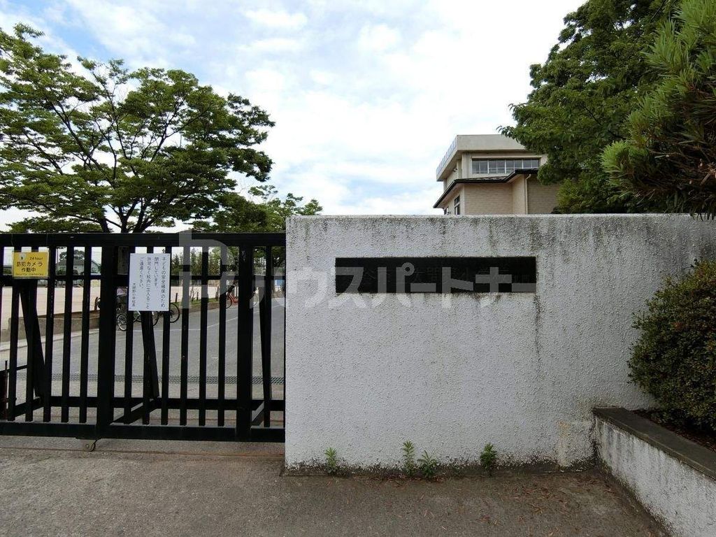 小学校　越谷市立大間野小学校（小学校）まで760m