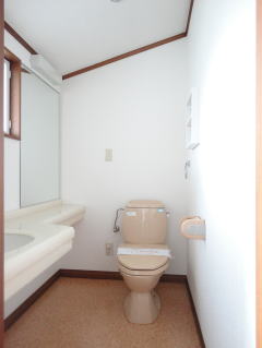 仙台市地下鉄南北線 富沢駅 2階建 築36年のトイレ写真