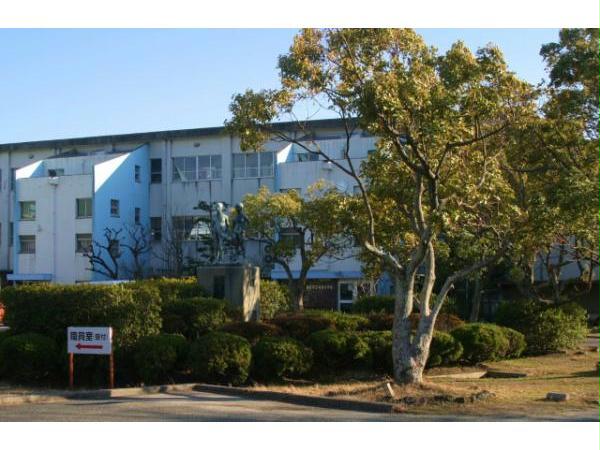 小学校　蒲郡市立中央小学校（小学校）まで579m