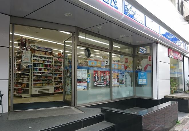 コンビニ　ローソン 柿の木坂店（コンビニ）まで206m