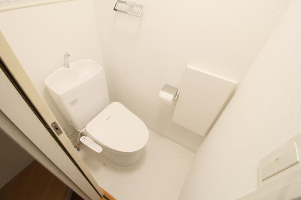 東京メトロ丸ノ内線 東高円寺駅 徒歩8分 3階建 築19年のトイレ写真