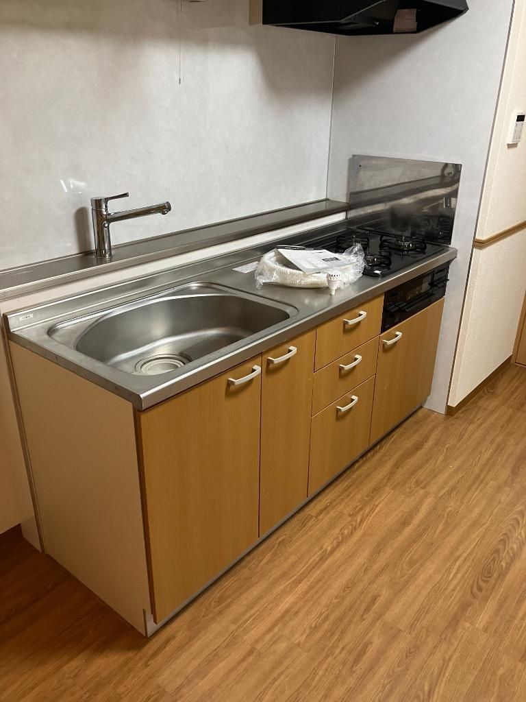 キッチン　※他号室写真使用（反転）