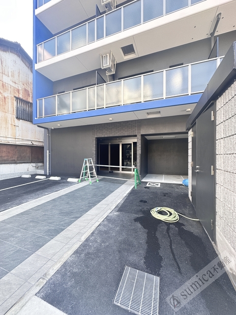 エントランス　落ち着いたエントランス。マンションを演出します。