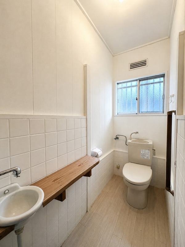 ＪＲ紀勢本線 宮前駅 徒歩5分 2階建 築56年のトイレ写真