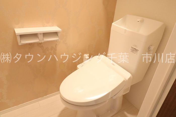 ＪＲ京葉線 新浦安駅 徒歩15分 3階建 築5年のトイレ写真