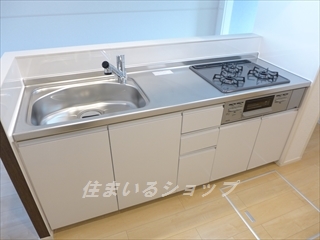 キッチン　３口ガスコンロ・グリル付き