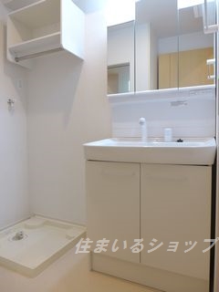 洗面設備　三面鏡付きシャンプードレッサー