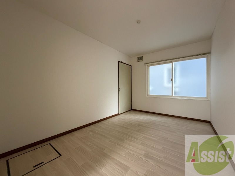 その他部屋・スペース　こちらのお部屋は光が差し込む、温かみのあるお部屋です。