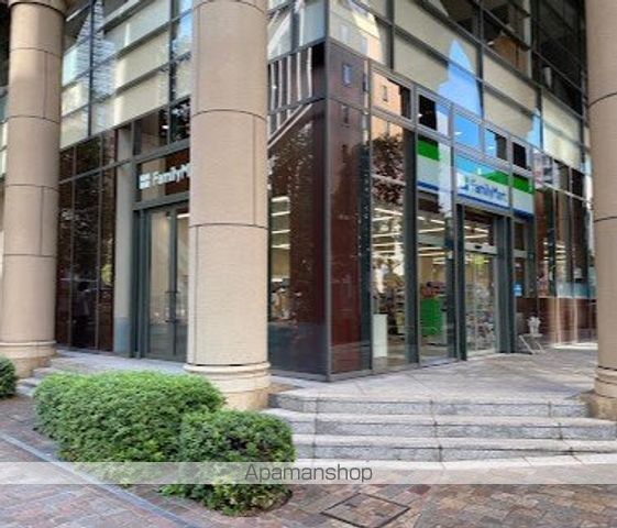 コンビニ　ファミリーマート汐留イタリア街店（コンビニ）まで87m