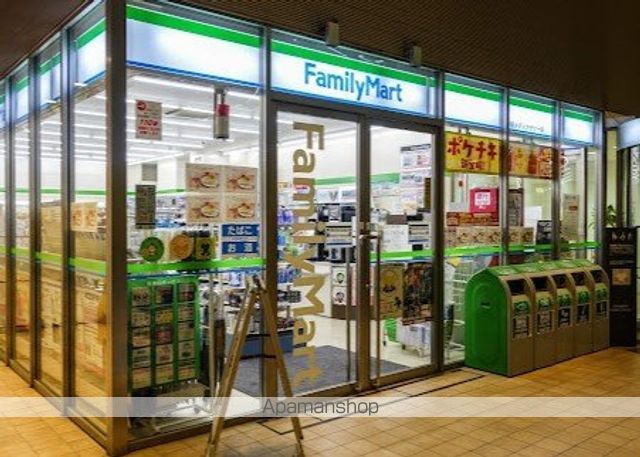 コンビニ　ファミリーマート汐留メディアタワー店（コンビニ）まで317m