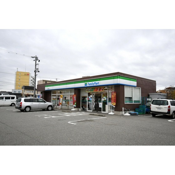 コンビニ　ファミリーマート富山五福店（コンビニ）まで473m