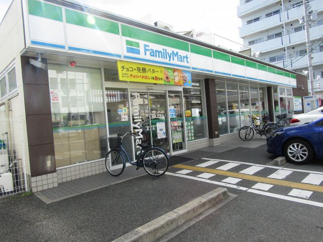 コンビニ　ファミリーマート田辺店（コンビニ）まで52m