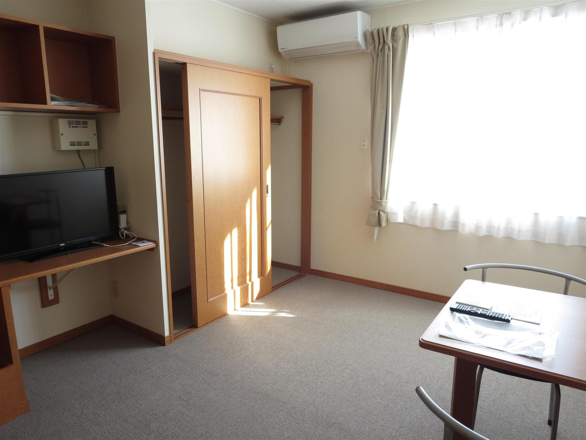 レオパレスあけぼのの居間写真