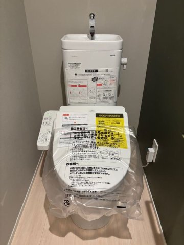 トイレ　※写真は101号室(反転タイプ)です ※相違する場合は現況を