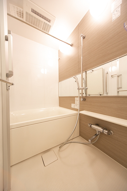 バス・シャワールーム　※写真は同タイプ住戸です。