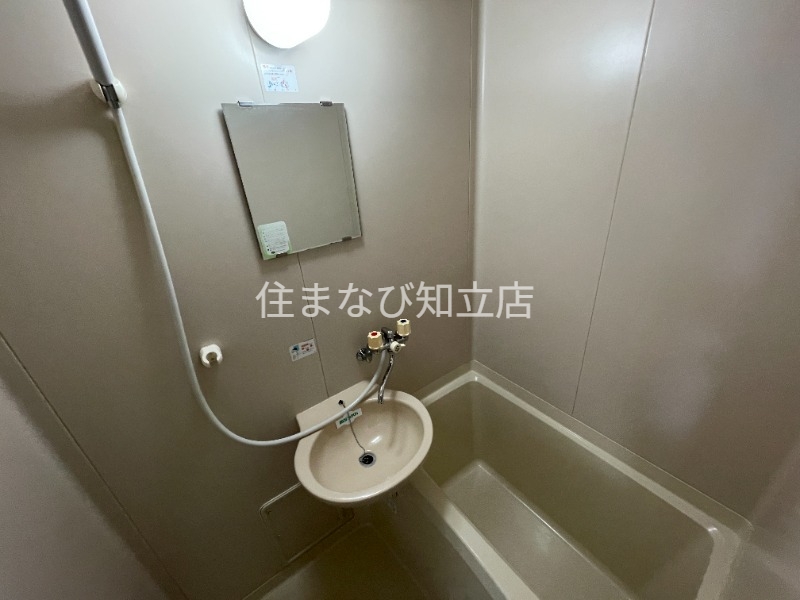 洗面設備　別室同型写真