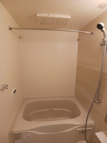 バス・シャワールーム　コンパクトで使いやすいお風呂です