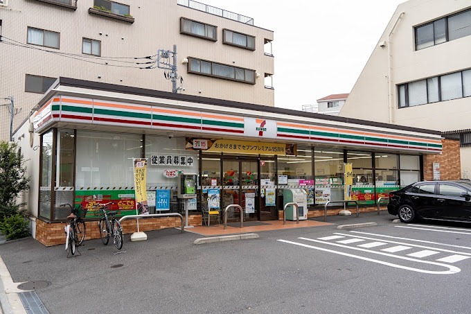 コンビニ　セブンイレブン 大田区千鳥町駅前店（コンビニ）まで284m
