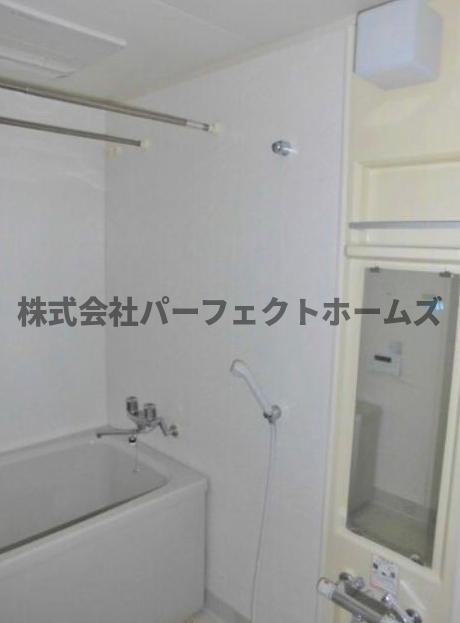 バス・シャワールーム　落ち着いた空間のお風呂です