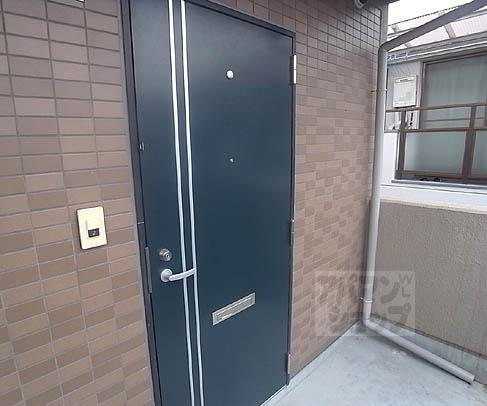 Shine太秦の玄関写真