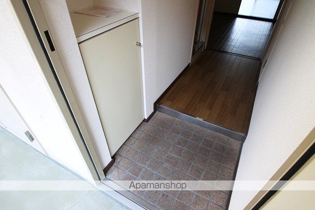 阪急京都線 上新庄駅 徒歩4分 5階建 築40年の玄関写真