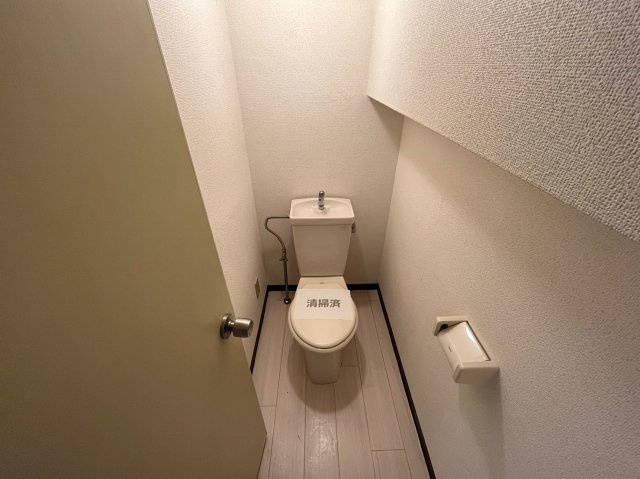 阪急京都線 茨木市駅 徒歩8分 4階建 築32年のトイレ写真