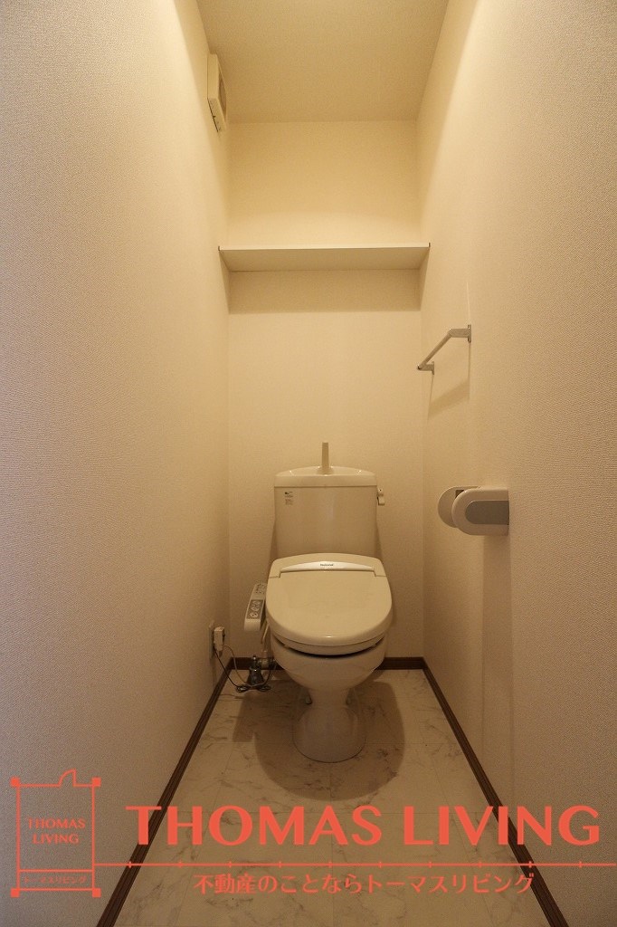 トイレ　実際の写真を準備中の為、同じ建物の別室写真です。参考下さい。
