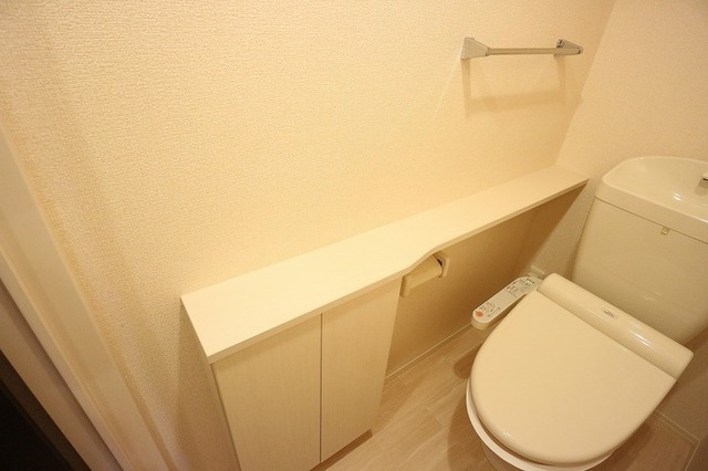 阪急神戸線 園田駅 徒歩16分 3階建 築15年のトイレ写真