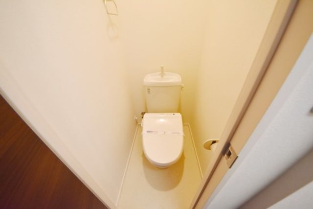 小田急江ノ島線 湘南台駅 徒歩6分 3階建 築7年のトイレ写真