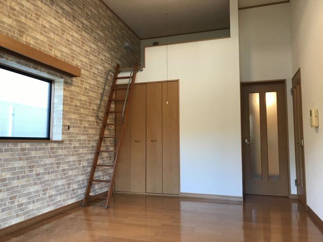 ロイヤルパーク萩ヶ丘の居間写真