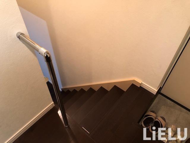 玄関　同物件別部屋の写真になります