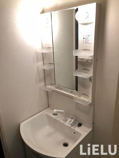 洗面設備　同物件別部屋の写真になります