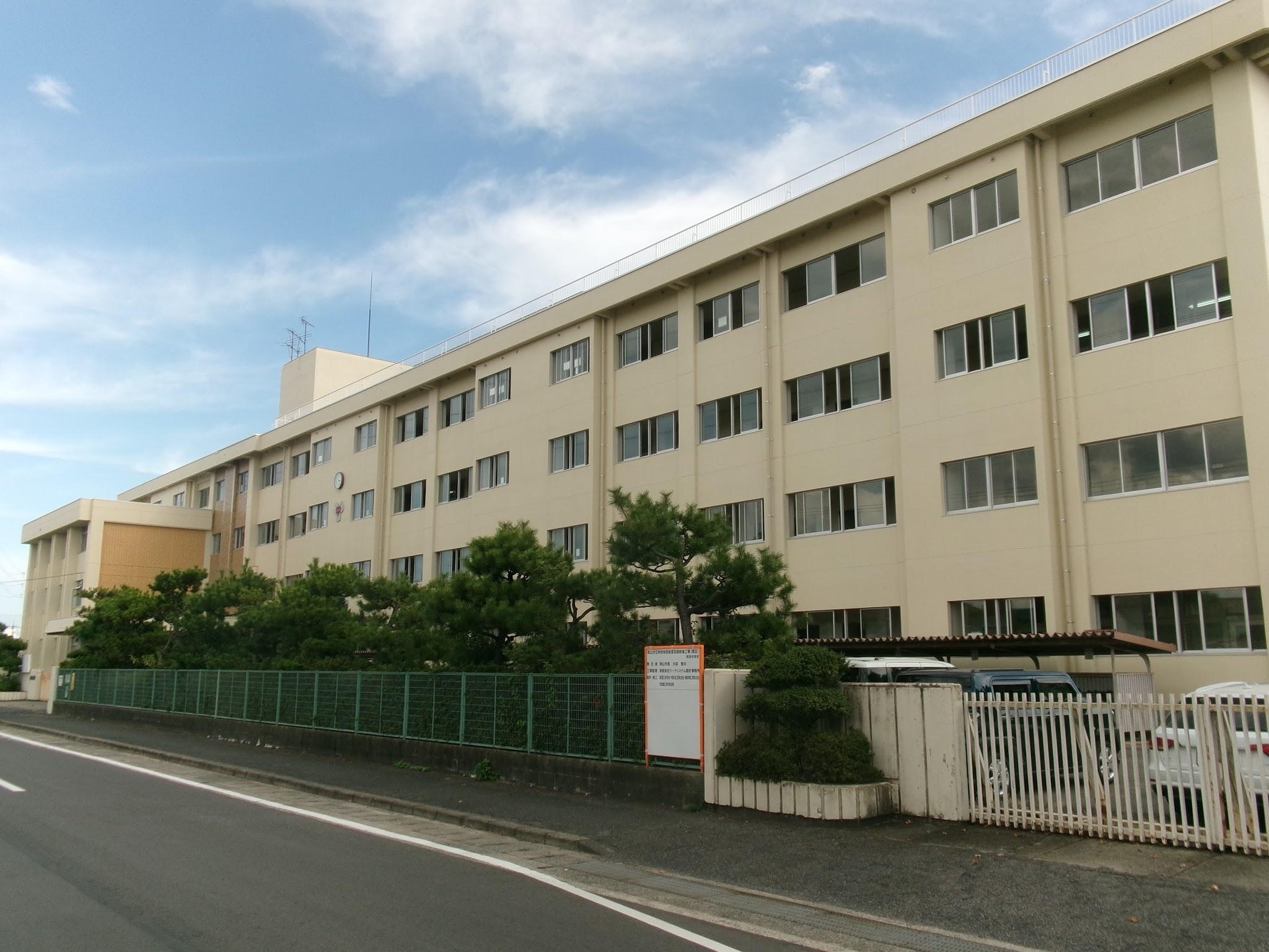中学校　岡山市立芳田中学校（中学校）まで1066m