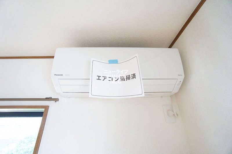 その他設備　夏場・冬場にうれしいエアコン付き。