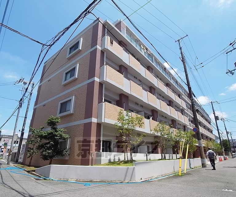 玄関　玄関ドアを開けるとこんな感じ。
