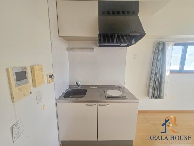 キッチン　同じタイプの別部屋の写真となります。