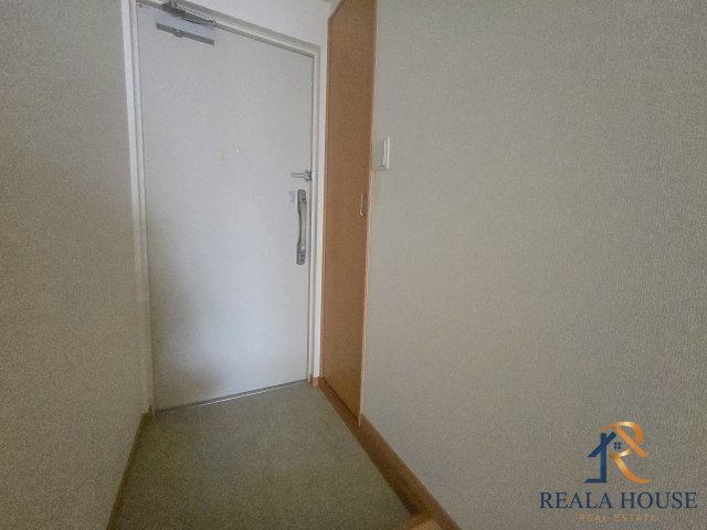 玄関　同じタイプの別部屋の写真となります。