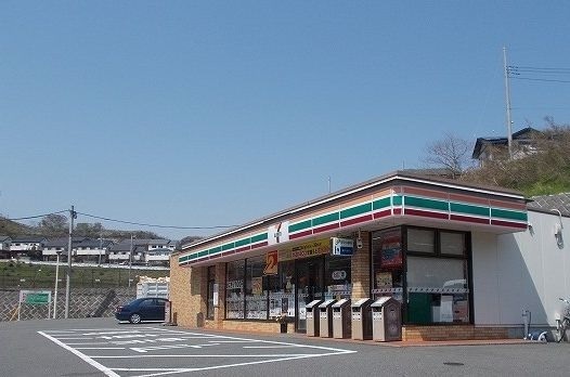 コンビニ　セブン-イレブン（コンビニ）まで600m