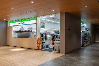 コンビニ　ファミリーマート ライラックスクエア店（コンビニ）まで574m