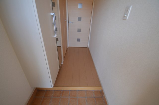 玄関　収納付玄関