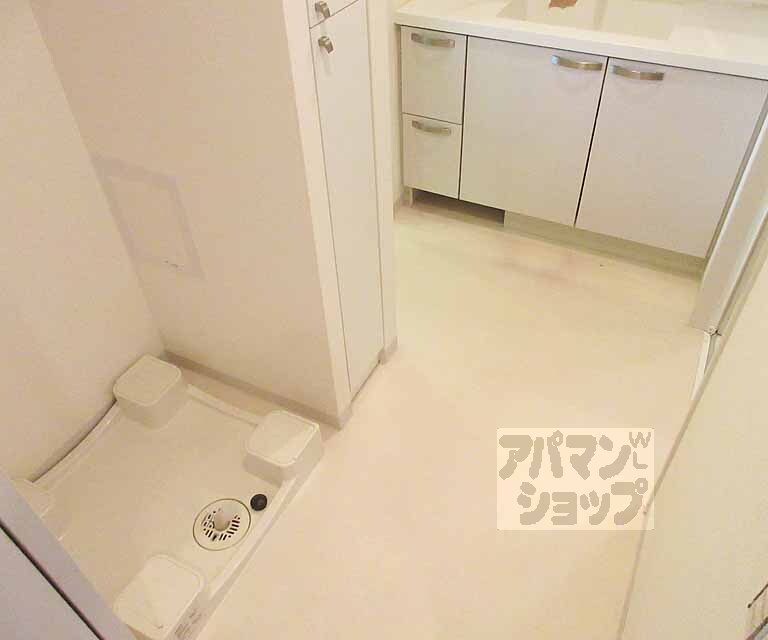 洗面設備　脱衣所広いです。