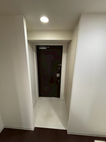 玄関　同物件別部屋写真