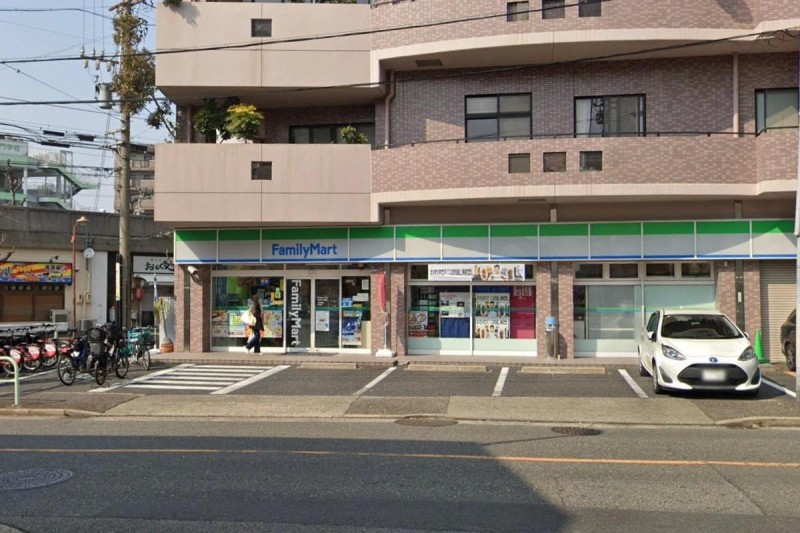 コンビニ　ファミリーマート 金山五丁目店（コンビニ）まで279m