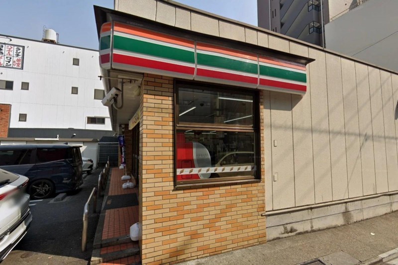 コンビニ　セブンイレブン 名古屋金山4丁目店（コンビニ）まで358m