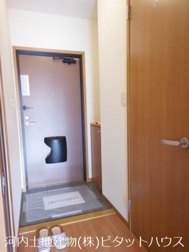 玄関　（類似室内・反転）