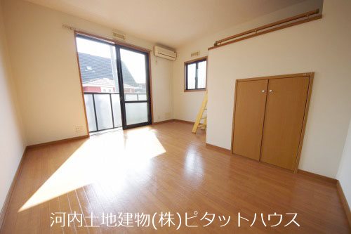 居室・リビング　（類似室内・反転）